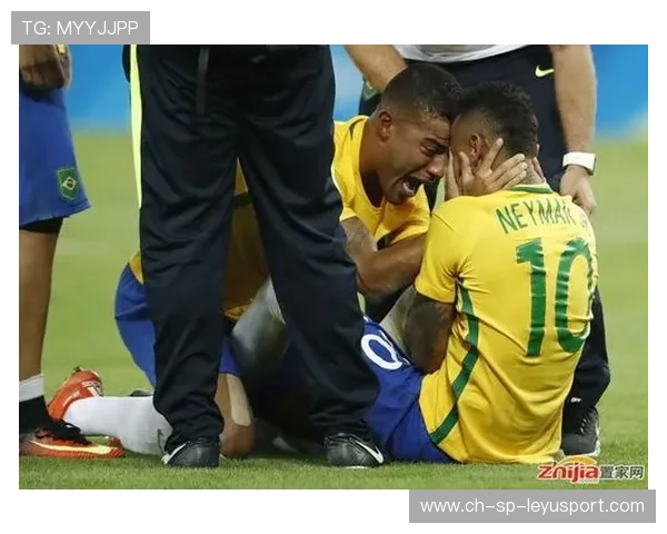 内马尔快速反击传球打穿中场，巴西攻势如潮