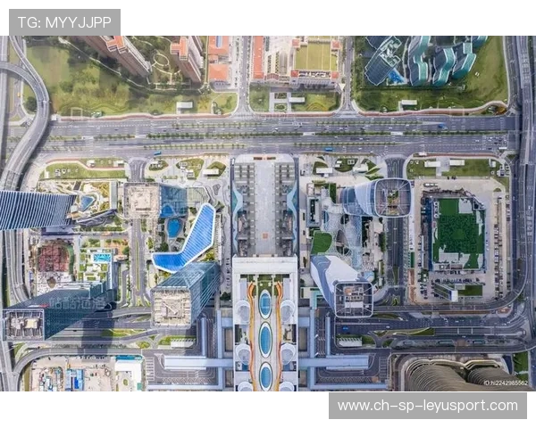 _城市高空跑步：在摩天楼之间飞驰_，高空城市俯瞰图